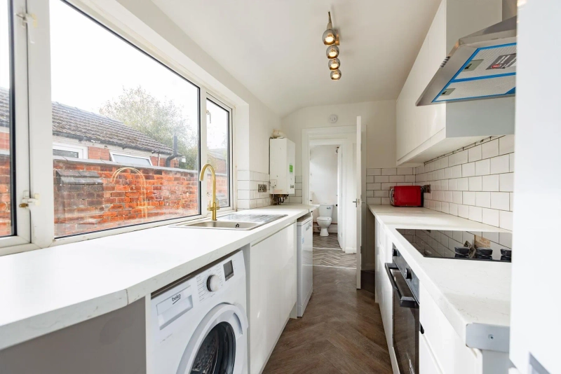 Derwent Street, LN1 1SL - 4 BED - Thumbnail 3