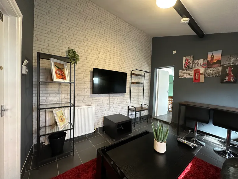 Kesteven St // 2 Bed // SEPT 2026 - Image 7