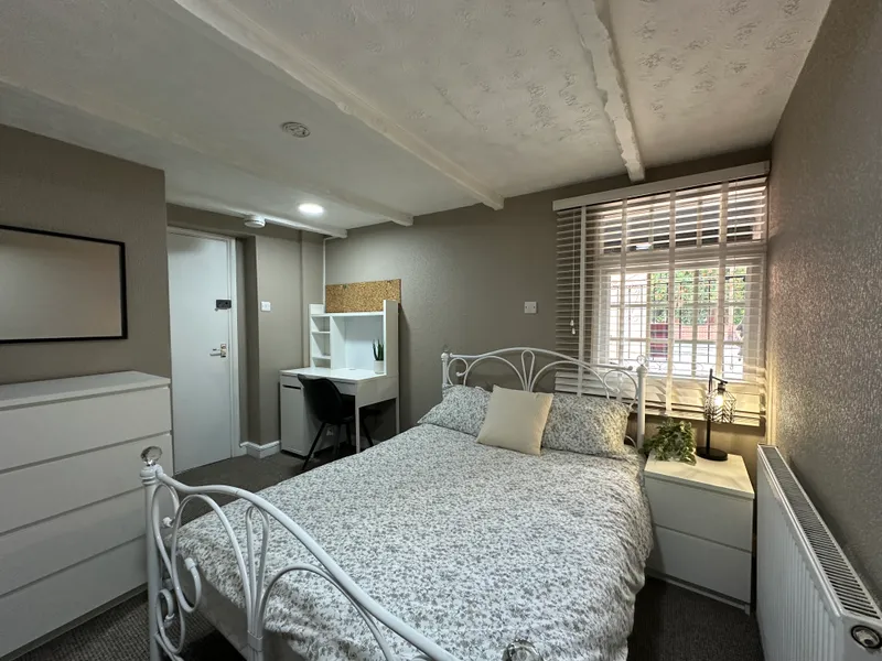 Kesteven St // 2 Bed // SEPT 2026 - Image 3