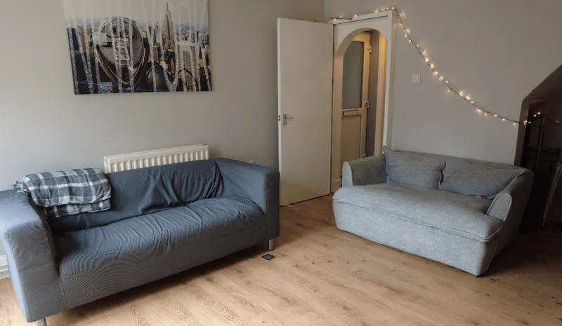 St Andrews St // 4 Bed // SEPT 2026 - Image 3