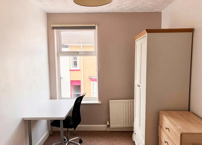 St Andrews St // 4 Bed // SEPT 2026 - Image 2