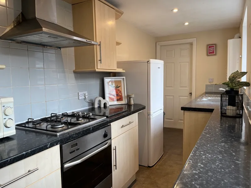 St Andrews St // 3 Bed +Study // SEPT 2026 - Image 5