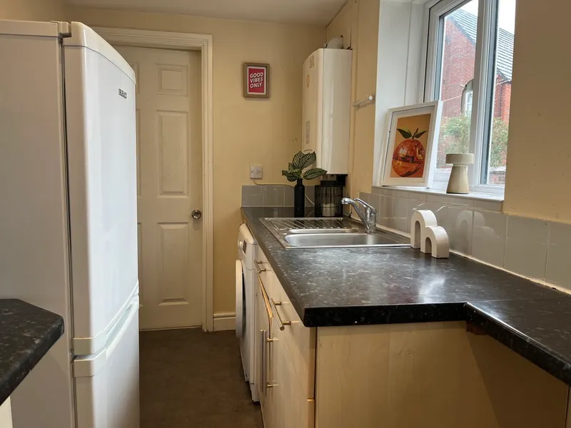 St Andrews St // 3 Bed +Study // SEPT 2026 - Image 7