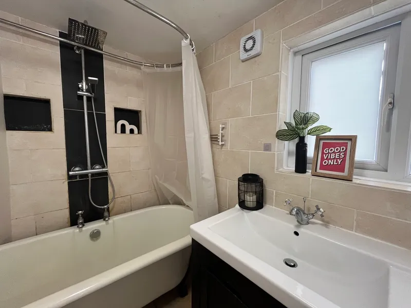 St Andrews St // 3 Bed +Study // SEPT 2026 - Image 8