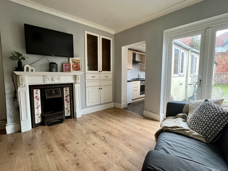St Andrews St // 3 Bed +Study // SEPT 2026 - Image 4