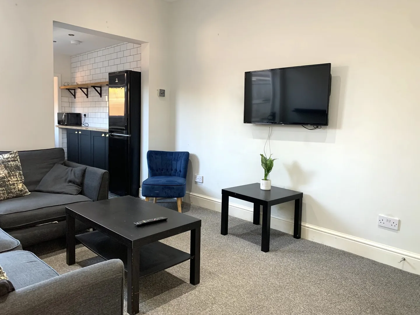 Chic 3 Bed House // AUG 2026 - Image 1