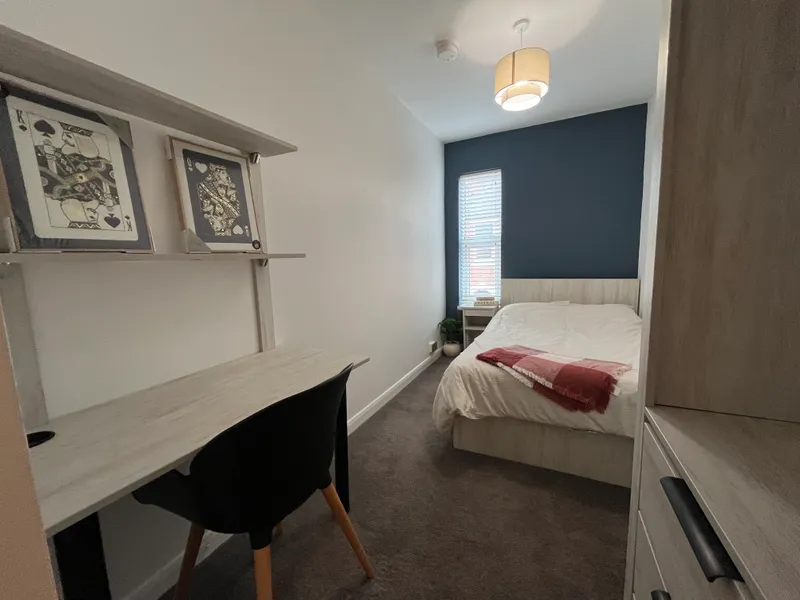 Cozy 4 Bed Terraced House // JUL 2026 - Image 2