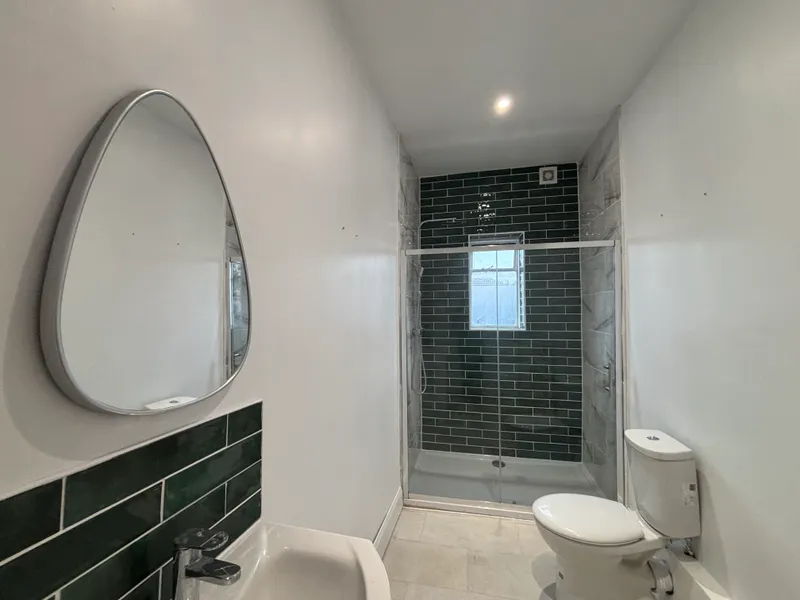 Newly Renovated Spacious 5 Bed Flat // Aug 2026 - Image 8