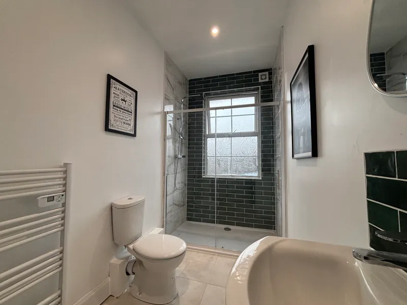 Newly Renovated Spacious 5 Bed Flat // Aug 2026 - Image 11