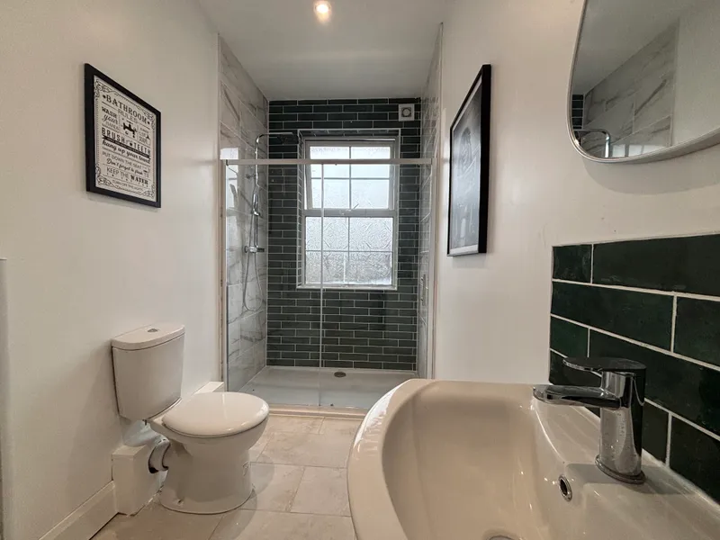 Newly Renovated Spacious 5 Bed Flat // Aug 2026 - Image 12