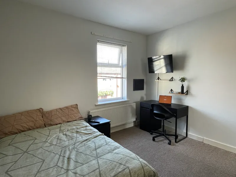 Wilson Street -3 Bed *PRICE REDUCTION!!!* -AVAILABLE NOW! - Image 9