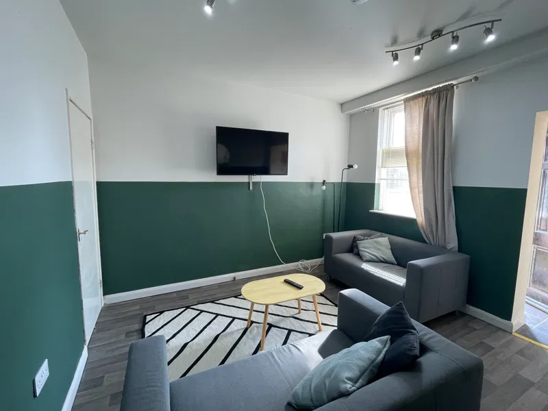 Wilson Street -3 Bed *50% OFF 3 MTHS RENT!* -AVAILABLE NOW! - Thumbnail 1