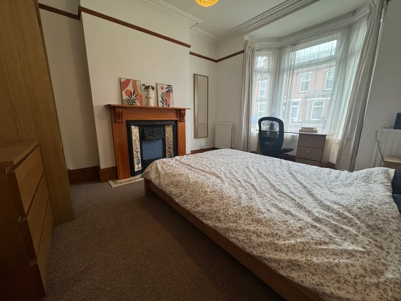 Large 4 Bed Terraced House // Aug 2026 - Thumbnail 6