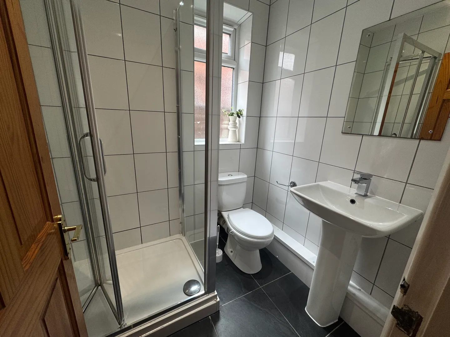 Large 4 Bed Terraced House // Aug 2026 - Image 5
