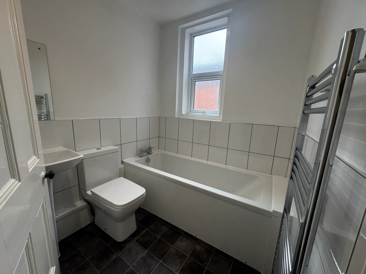 Large 4 Bed Terraced House // Aug 2026 - Image 13