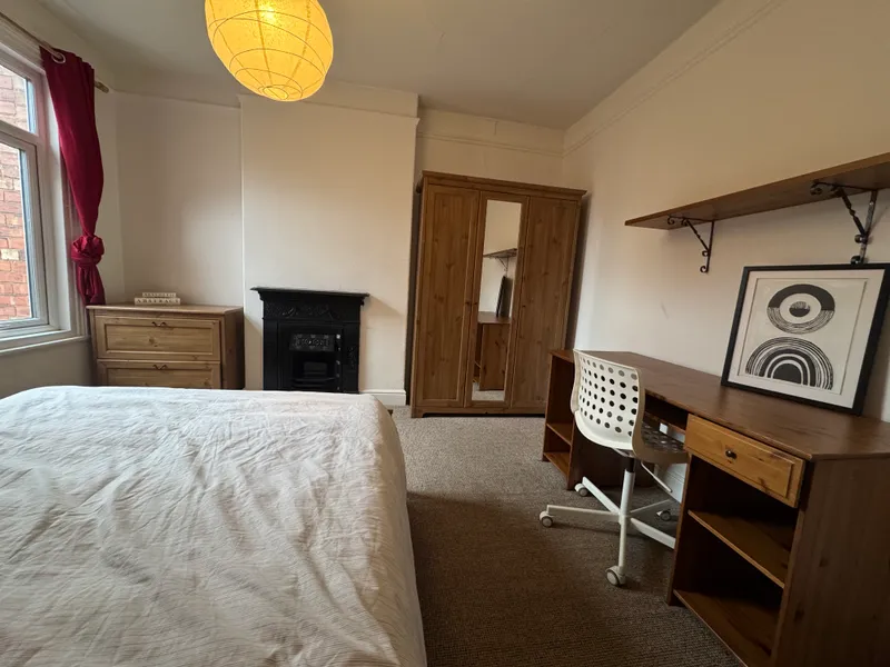 Large 4 Bed Terraced House // Aug 2026 - Thumbnail 7