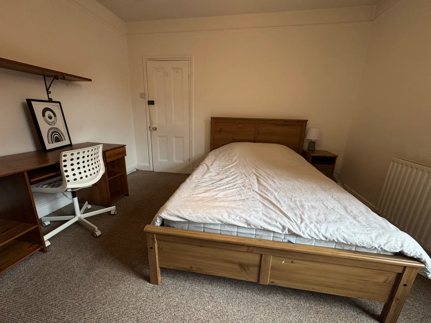 Large 4 Bed Terraced House // Aug 2026 - Image 8
