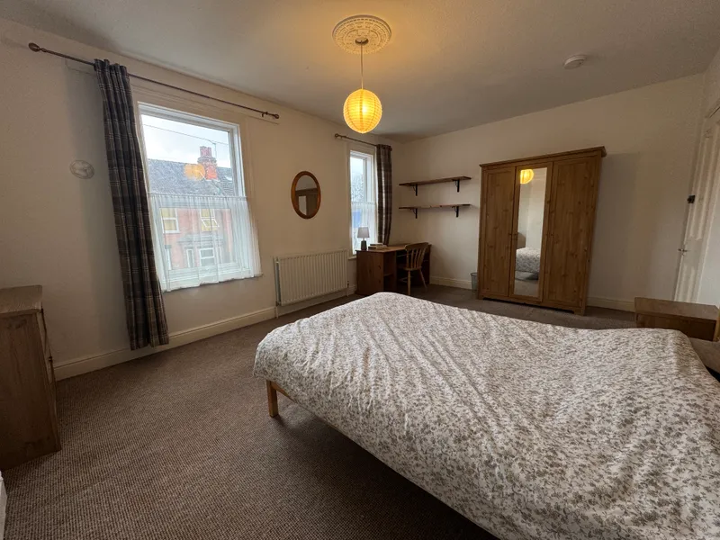 Large 4 Bed Terraced House // Aug 2026 - Thumbnail 11