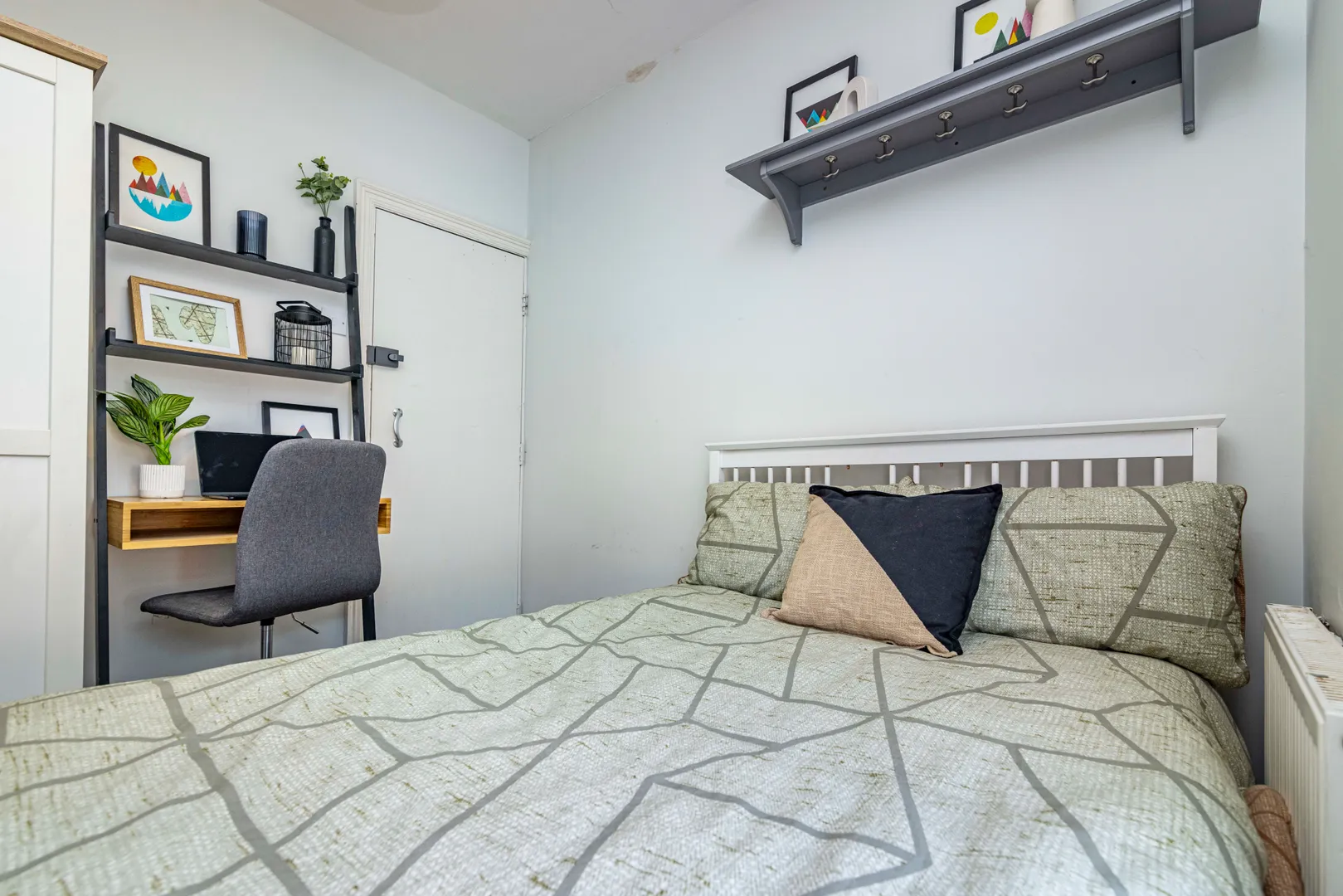 Thesiger St // 4 Bed, 2 Bath // Aug 2026 - Image 7