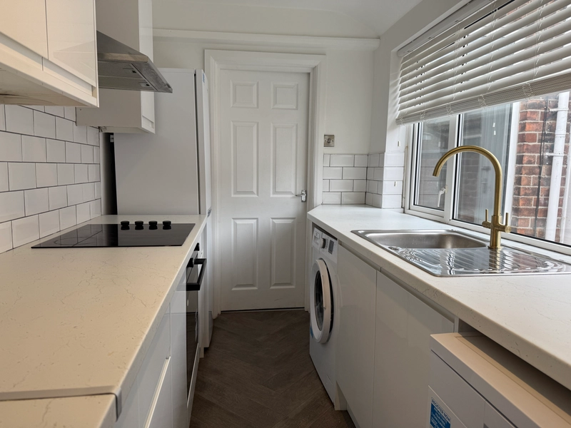 Spare Rooms - Student House - West end - Thumbnail 9