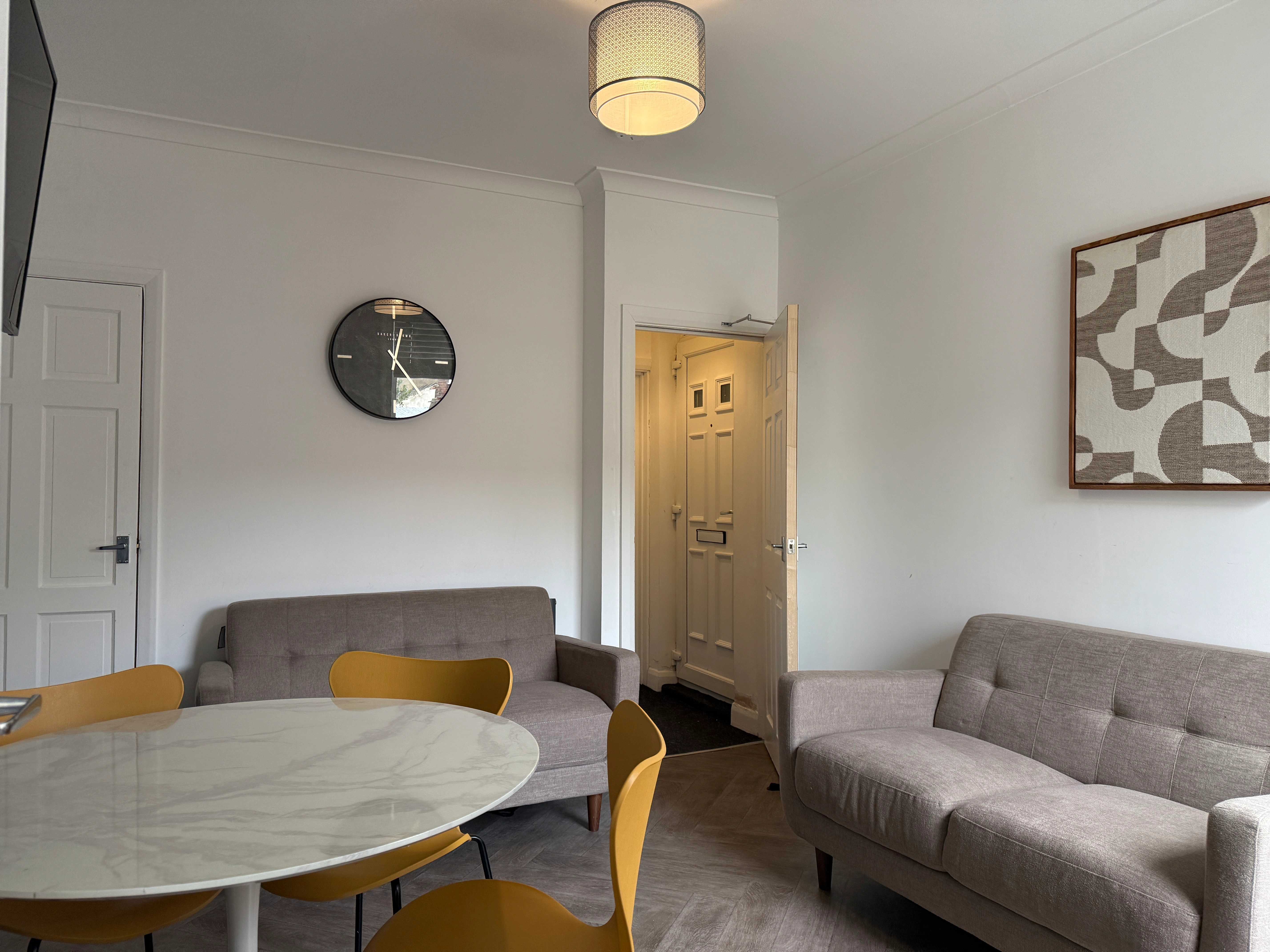 Spare Rooms - Student House - West end - Image 1