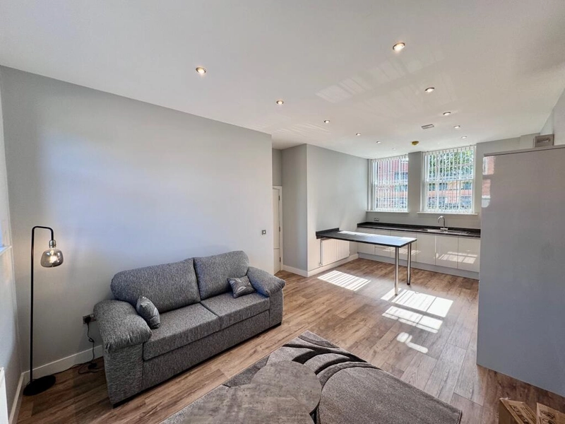 2 Bed, 2 Bath apartment, North sherwood Street NG1 4EE - Thumbnail 2