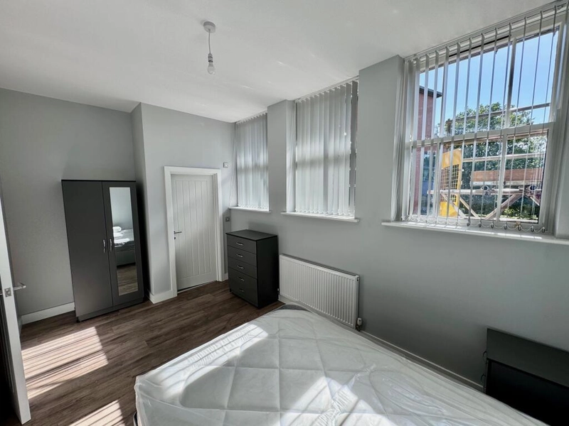 2 Bed, 2 Bath apartment, North sherwood Street NG1 4EE - Thumbnail 3