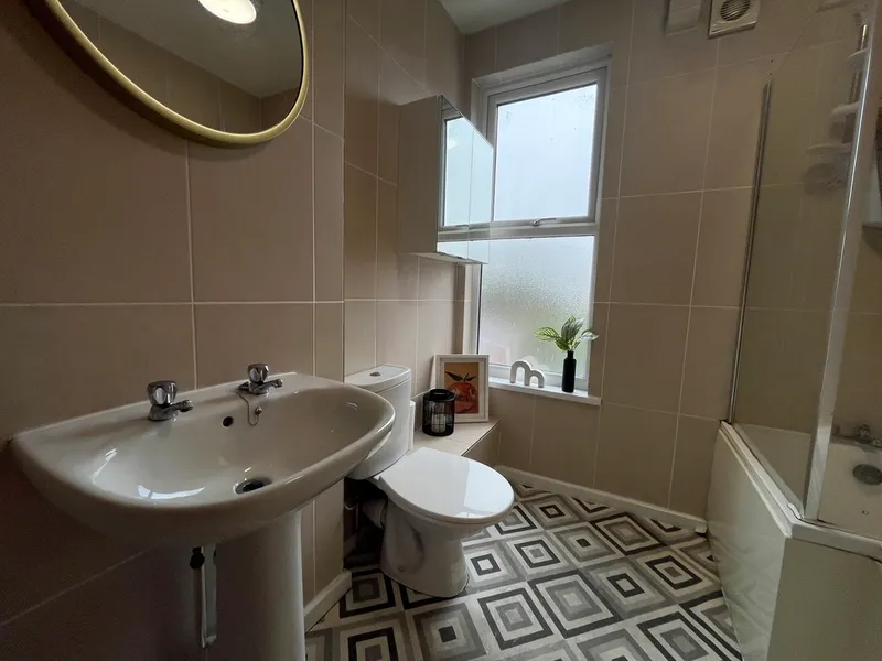 Boultham Ave // 5 Bed // JULY 2026 - Image 10