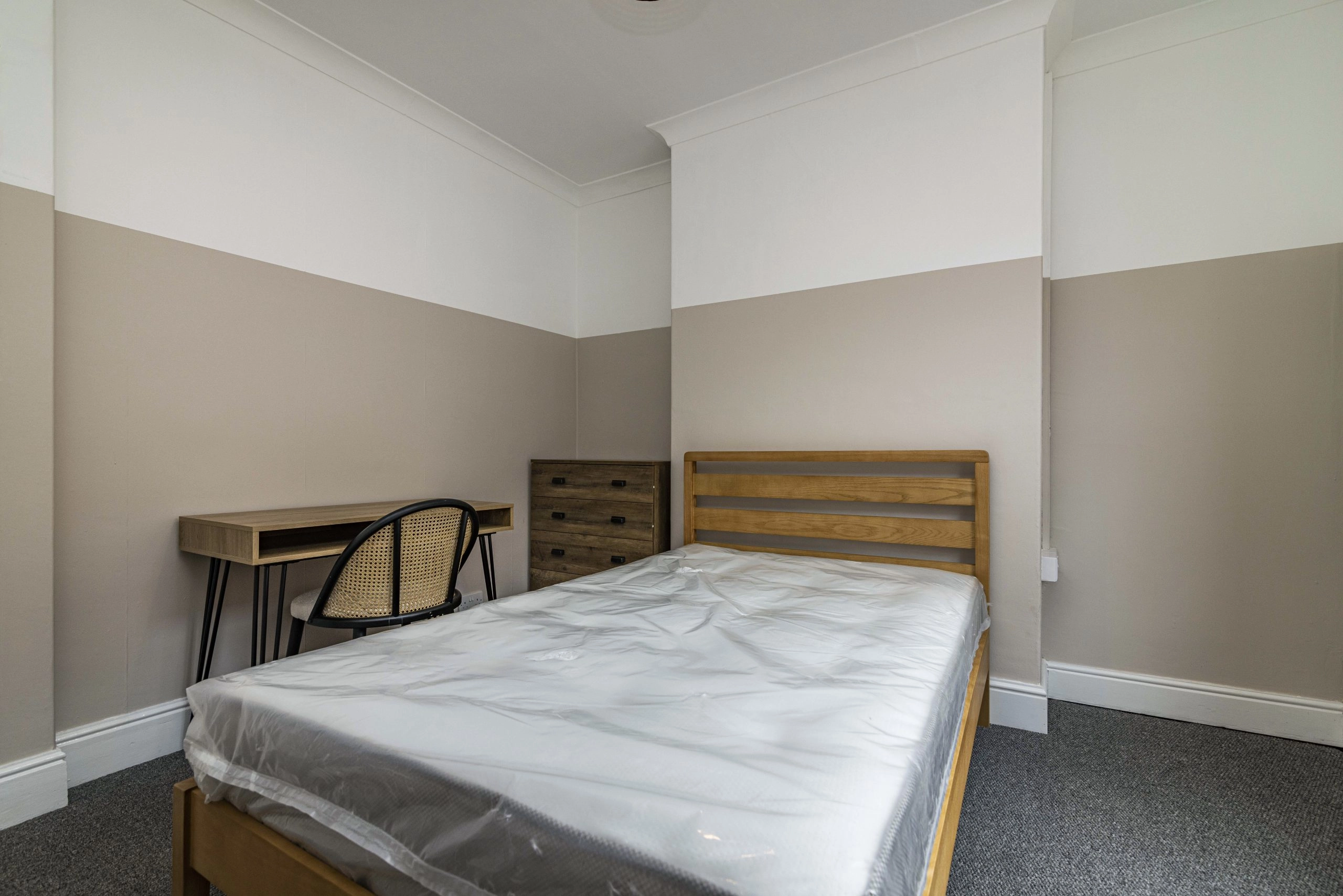 Florence Street | 4 Bed & 1 Bath | Bills Inc - Image 1