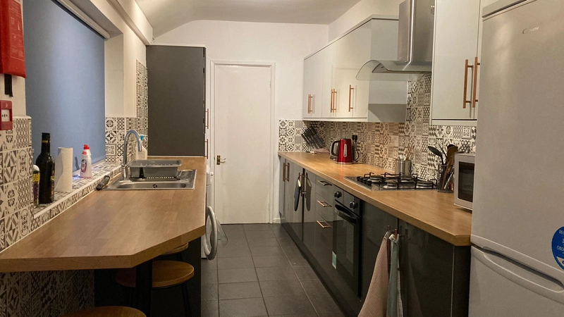 Abbot Street | 3 Bed | 2 Bath | Bills Inc - Thumbnail 3