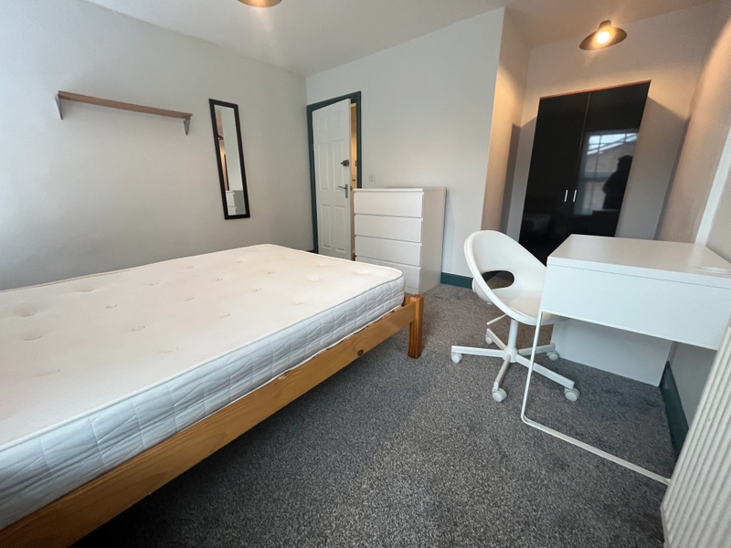 3 Bed Student Property | BILLS INCLUDED - Thumbnail 8