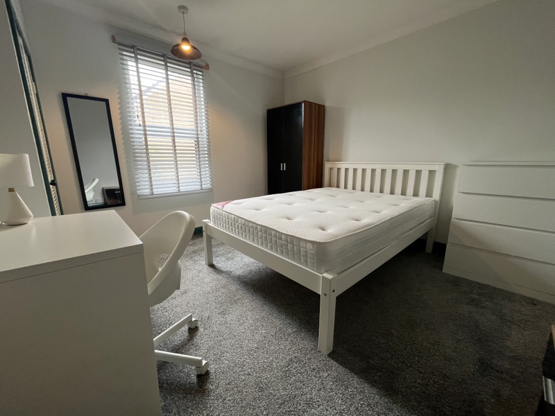 3 Bed Student Property | BILLS INCLUDED - Thumbnail 9