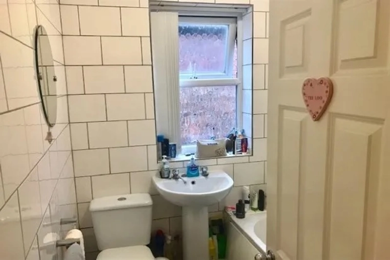 4 Bed House (West Bridgford) Hawksworth Road NG2 5FS - Thumbnail 2