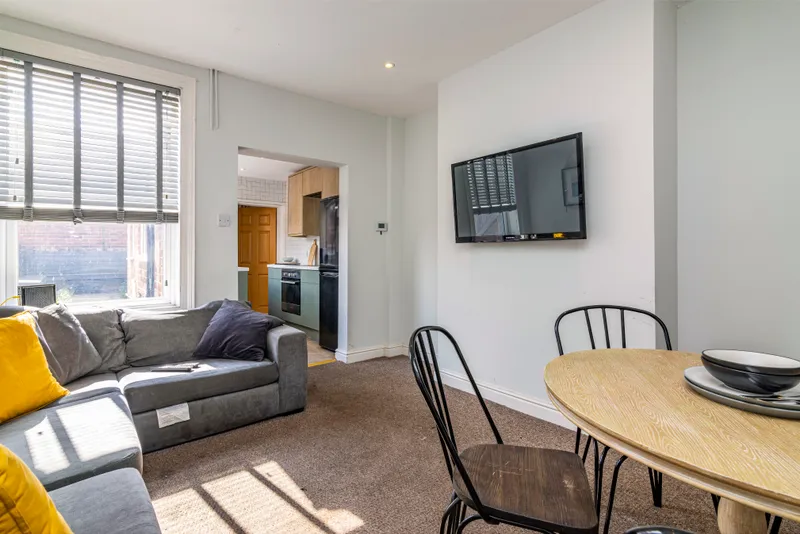 4 Bed + 2 Bath // Thesiger Street // Aug 2026 - Image 13