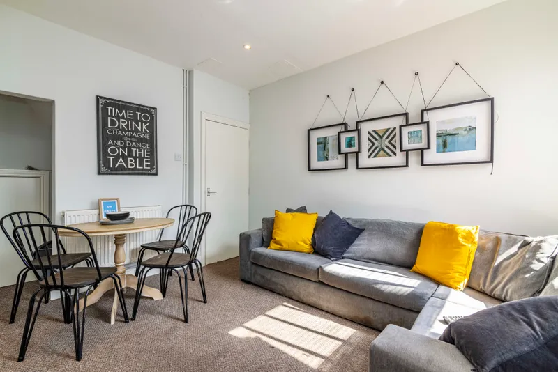 4 Bed + 2 Bath // Thesiger Street // Aug 2026 - Image 3