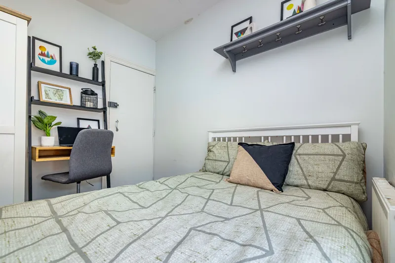 4 Bed + 2 Bath // Thesiger Street // Aug 2026 - Image 12