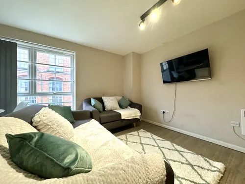 5 Bed 2 Bath -  Flat 162D - Student Accommodation - Thumbnail 1