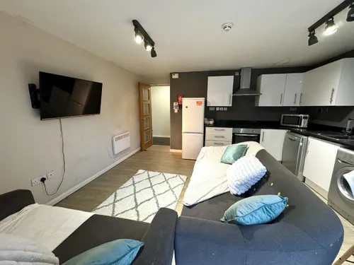 5 Bed 2 Bath -  Flat 162D - Student Accommodation - Thumbnail 2