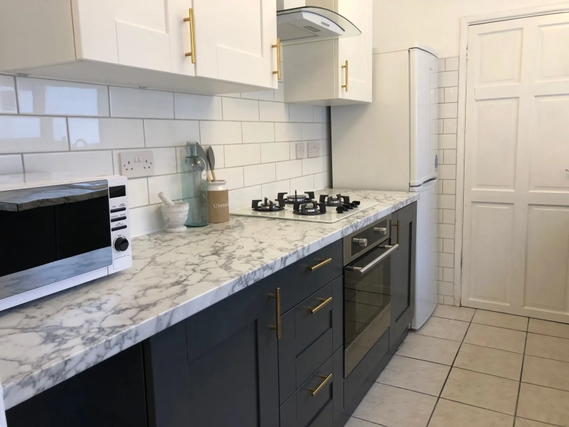 Cromwell Street, LN2 5LP; 4 Bed & 2 Bath - Thumbnail 3