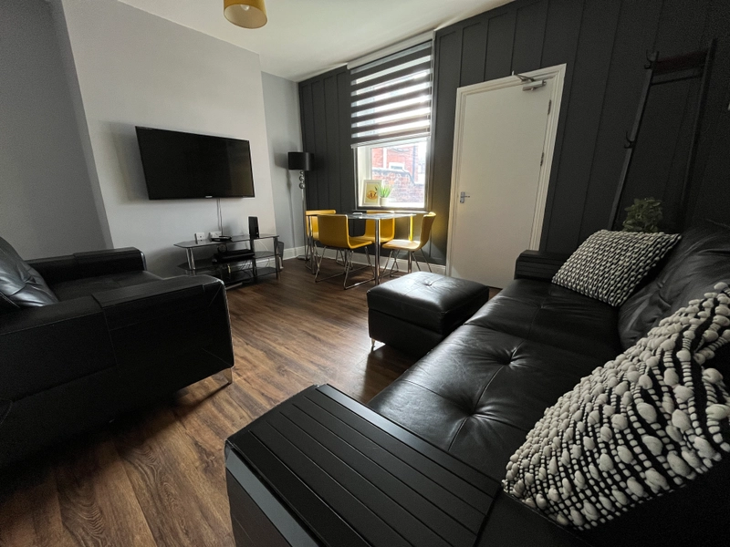 42 Kesteven Street - 3 bed *Exclusive Deal* - Thumbnail 3