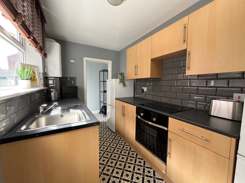 42 Kesteven Street - 3 bed *Exclusive Deal* - Thumbnail 6