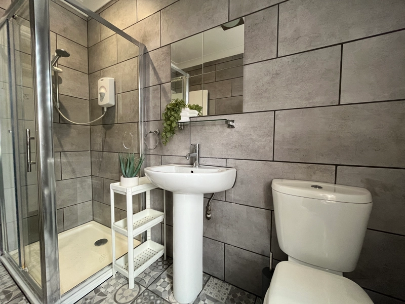 42 Kesteven Street - 3 bed *Exclusive Deal* - Thumbnail 20