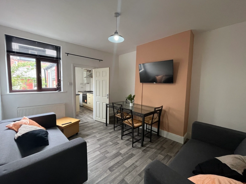 3 Bed Student Property | BILLS INCLUDED - Thumbnail 2