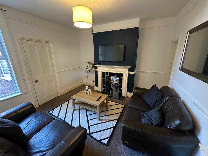 4 Bed Student House - BILLS INCLUDED - Thumbnail 2