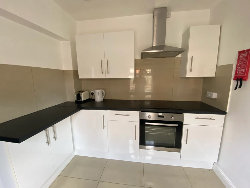 5 Bedroom Student House - Bills Included - Thumbnail 1