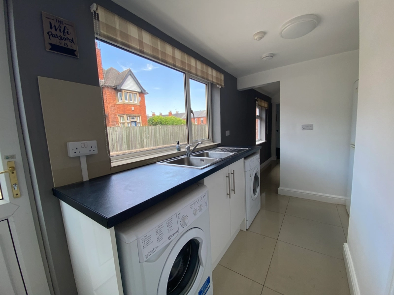 5 Bedroom Student House - Bills Included - Thumbnail 4