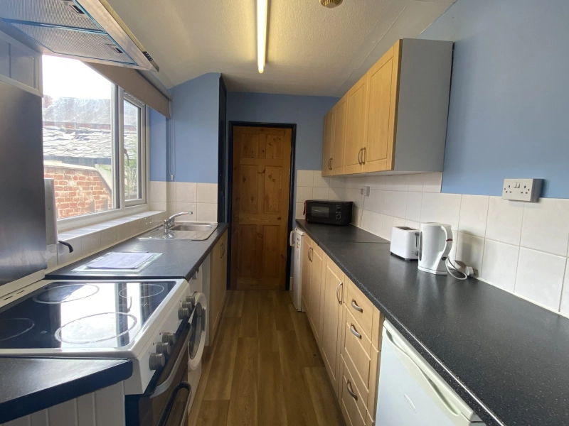 Student House: Sincil Bank - 3 Bed, 2 Bath - Thumbnail 7