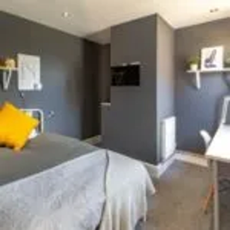 SPAREROOMS- ALL WITH ENSUITES - Thumbnail 2