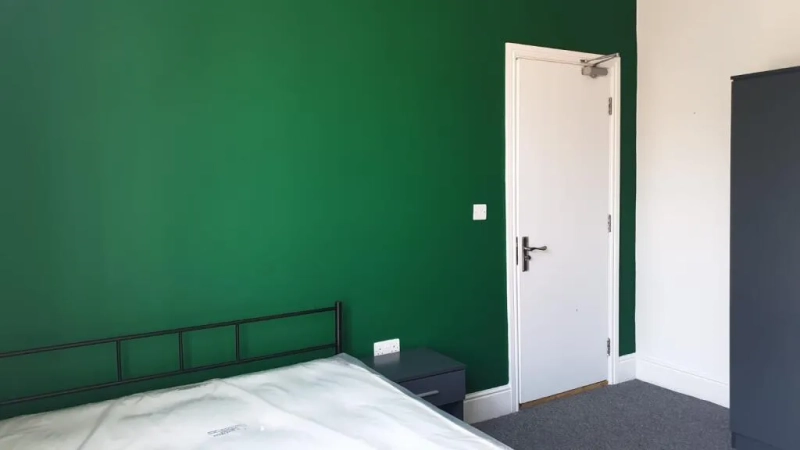 8 Albert Crescent–5-Bed5-Bath with All Bills Included - Thumbnail 6