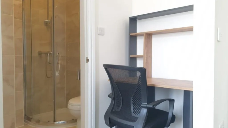 8 Albert Crescent–5-Bed5-Bath with All Bills Included - Thumbnail 19